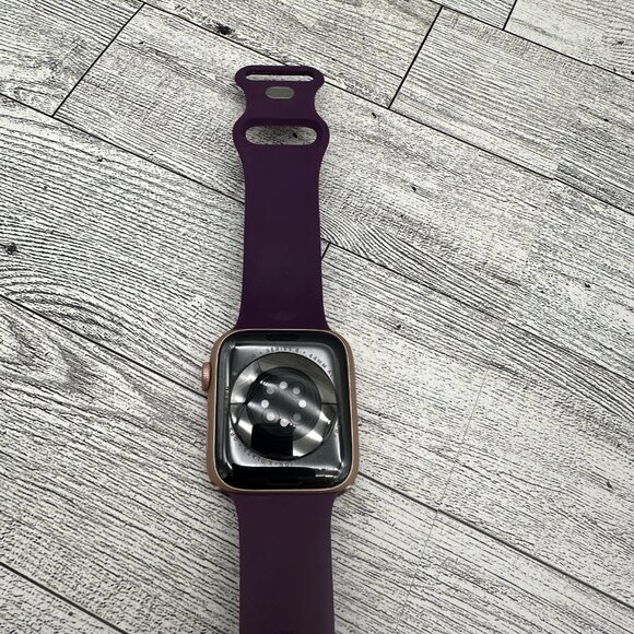 Apple Watch Series 6 (GPS, 44mm) Gold Aluminum Case w/Purple Band, incl. charger - Picture 7 of 16